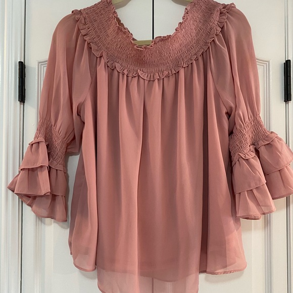 Gorgeous pink top with flowy ruffle sleeves - Picture 7 of 8